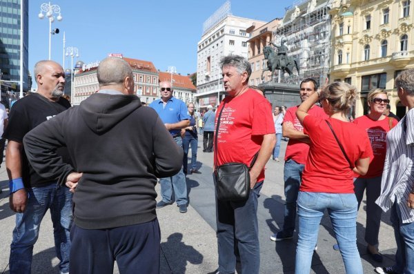 Radnici Uljanika i 3. maja okupljaju se na Trgu bana Jelačića uoči prosvjeda