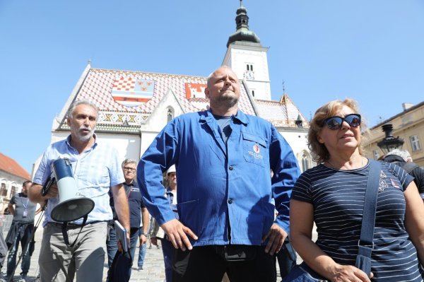 Radnici Uljanika i 3. maja održali prosvjedni skup ispred Banskih dvora