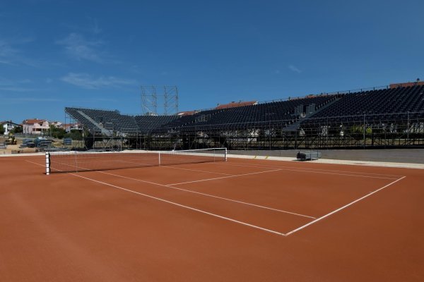 Izgradnja teniskog terena na kojemu će se susreti Hrvatska i SAD u Davis Cupu