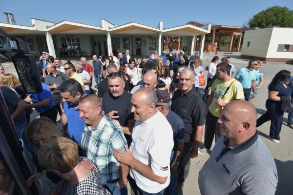 Četiri autobusa članova HDZ-a krenulo je za Zagreb na sastanak s premijerom