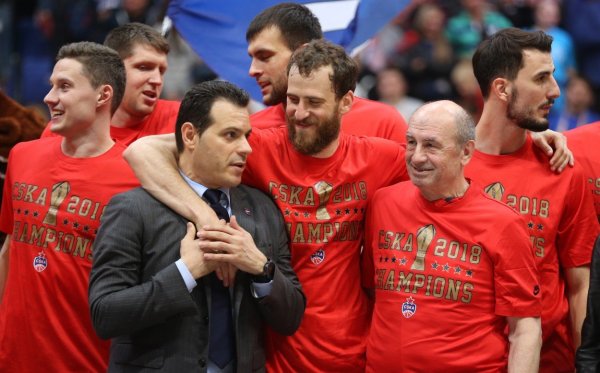Dimitrios Itoudis s igračima CSKA
