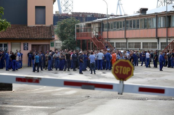 Radnici 3. maja blokirali ulaz u brodogradilište