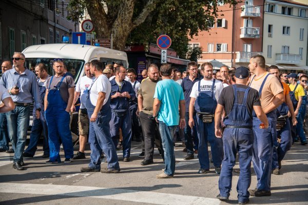 Radnici Uljanika i dalje prosvjeduju zbog neisplaćenih plaća