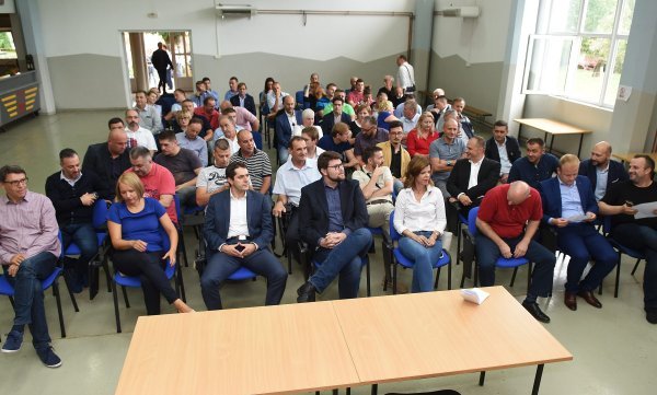 Okupljanje SDP-ovih pobunjenika u Kamanju