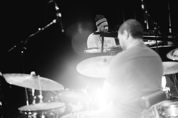 Robert Glasper Trio&DJ Sundance