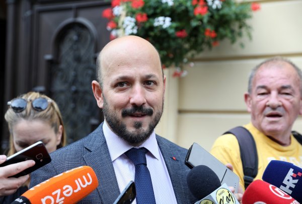 Gordan Maras obratio se medijima ispred Gradske skupštine