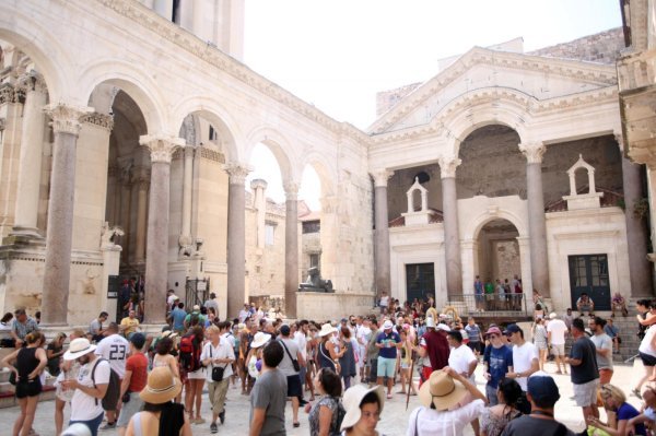 Turisti u Splitu