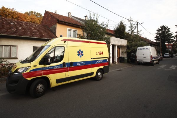Iz kuće romske obitelji hitna pomoć odvela mlađu žensku osobu