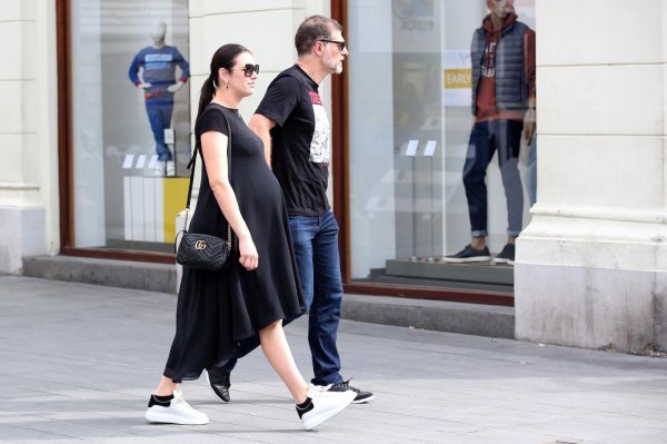 Slaven Bilić s trudnom zaručnicom Ivanom prošetao gradom