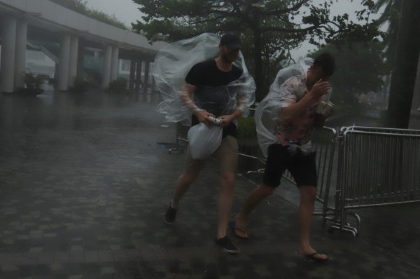 Tajfun Mangkut stigao do Hong Konga