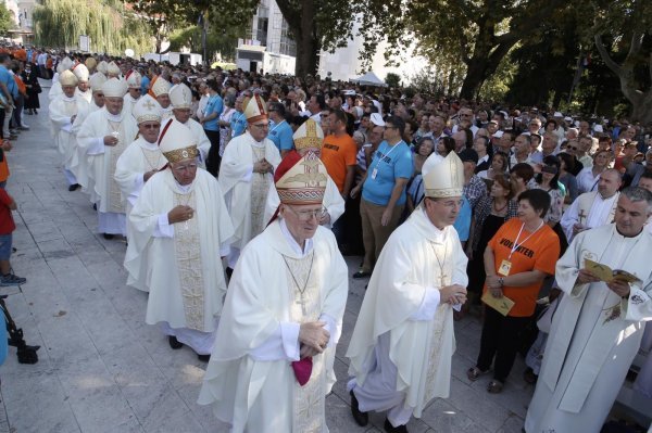 Svečana euharistija povodom susreta hrvatskih katoličkih obitelji
