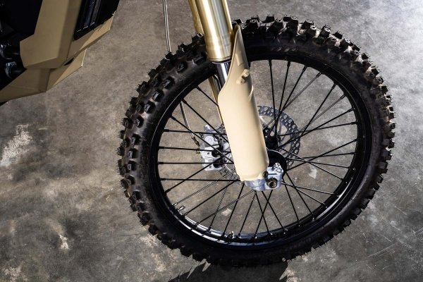 Električni motocikl Kalašnjikov