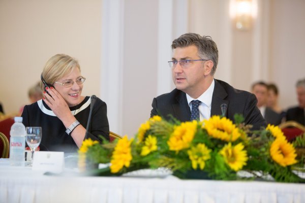 Corina Crețu i Andrej Plenković