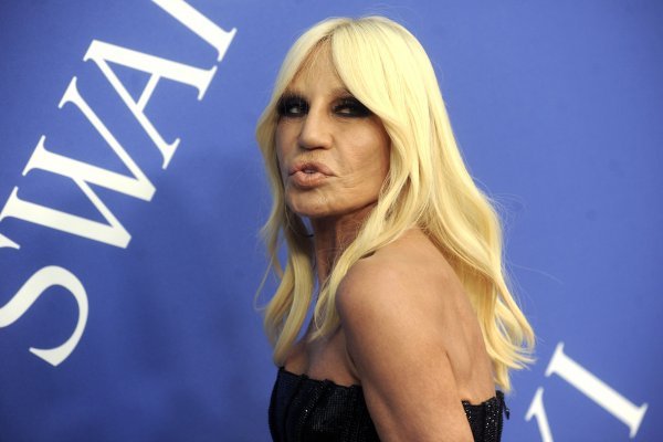 Donatella Versace se osobno ispričala Kinezima "za netočnost i bilo kakve neugodnosti" 