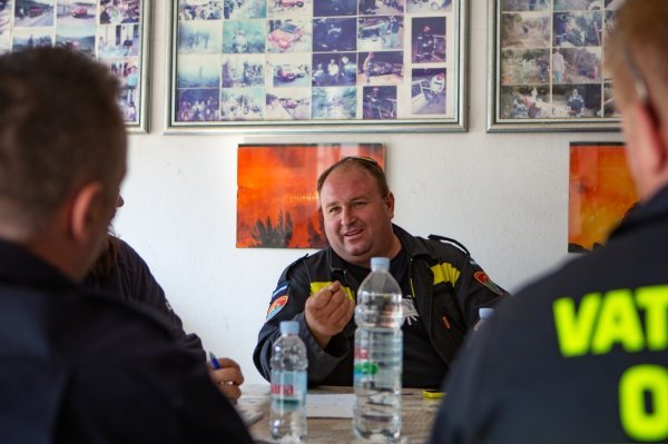 Zgarišta na mjestima koje je poharao veliki požar na poluotoku