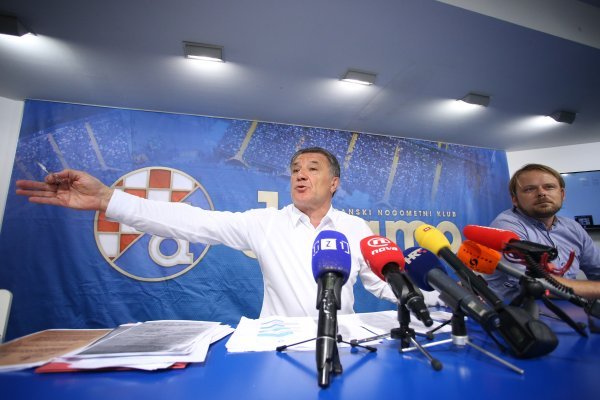 Zdravko Mamić na presici na kojoj je pokazao lažne SMS-ove