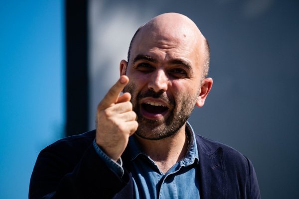 Talijanski pisac Roberto Saviano tvrdi da je europski bankarski sustav smanjio sigurnosne barijere, otvorivši time vrata kokainskom novcu