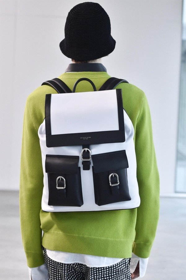 Revija Michaela Korsa