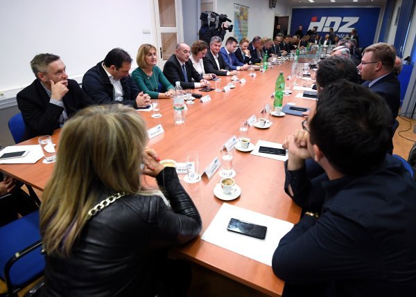 Sjednica Predsjedništva i Nacionalnog vijeća HDZ-a