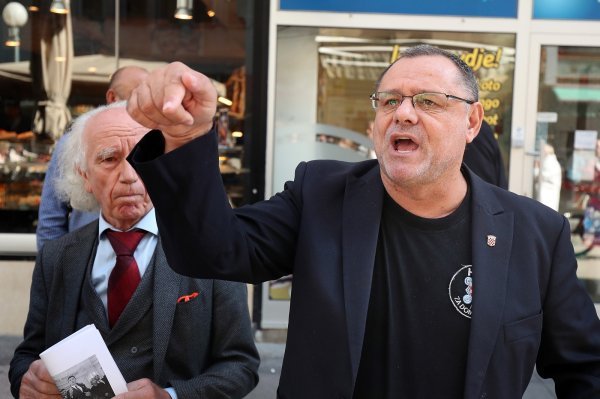 Dražen Keleminec održao konferenciju ispred Srpskog narodnog vijeća