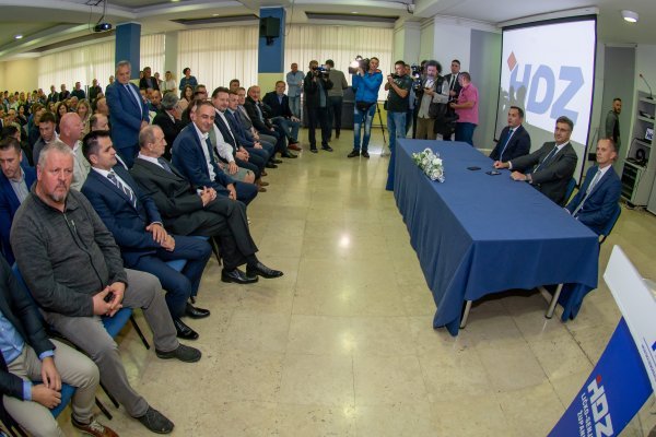 Premijer Andrej Plenković na sastanku ličko-senjskog HDZ-a u Gospiću