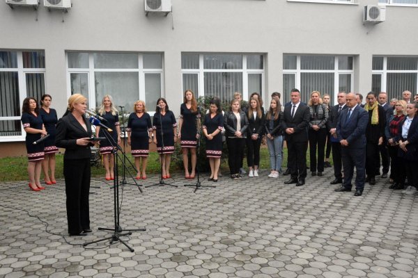 Podizanjem zastave otvoren privremeni Ured predsjednice