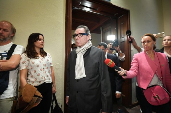 Jean-Claude Arnault proglašen je krivim za silovanja i seksualne napade te osuđen na dvije godine zatvora