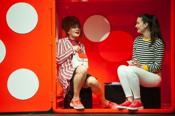 Kazališna predstava 'Bolje biti bogat i sretan'