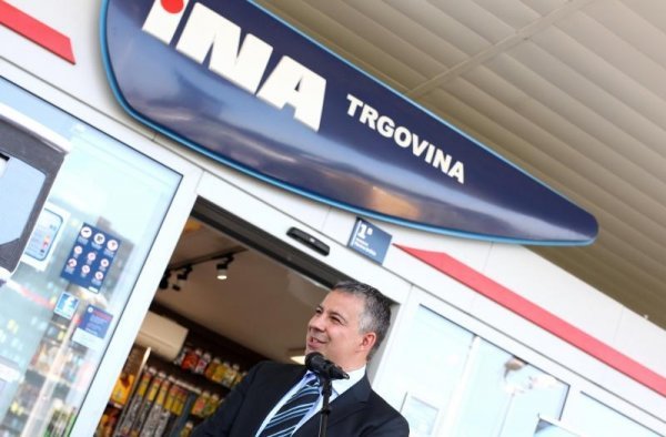 Predsjednik Uprave Ine Zoltán Áldott, Pixsell