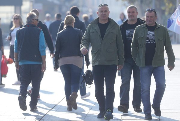 Atmosfera u gradu uoči početka prosvjeda zbog ratnih zločina