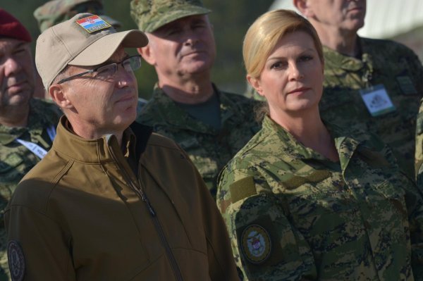 Grabar-Kitarović i Krstićević obišli vojnu vježbu Velebit 18