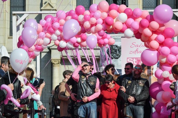 Humanitarnom šetnjom obilježena kampanja "Sačuvajmo zdravlje dojke"