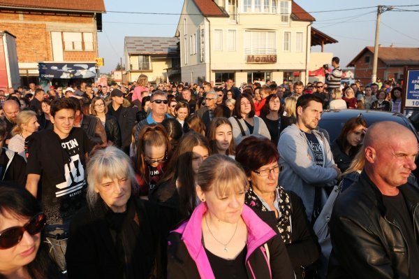 Prosvjed mještana Turnja nakon pogibije 10-godišnjeg dječaka