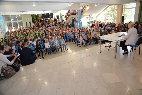 Predsjednica Kolinda Grabar Kitarović u OŠ Vladimira Nazora u Virovitici