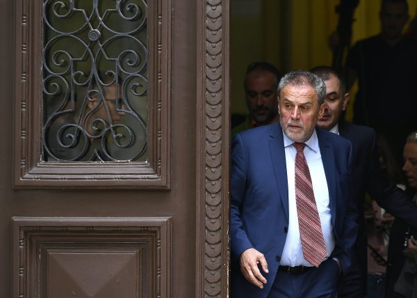 Izlazak optuženih nakon presude u aferi Štandovi