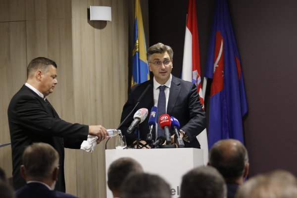 Andrej Plenković na sjednici Gradskog vijeća u Makarskoj