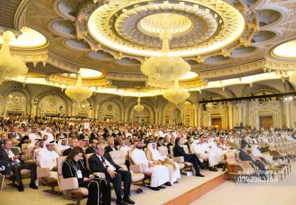 Glavni dio konferencije održan je u istoj prostoriji u kojoj je princ Bin Salman lani zatočio nekoliko stotina članova kraljevske obitelji