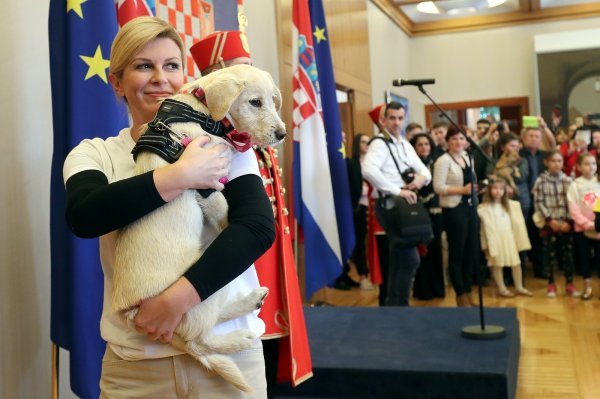 Predsjednica i "prvi" psić na Danima otvorenih vrata povodom Dana zaštite životinja