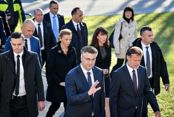 Uoči blagdana Svih svetih državni vrh na Mirogoju položio vijence