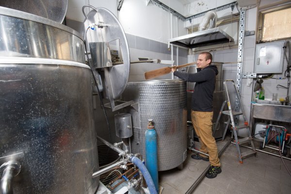 Pivar Bojan Pap kaže kako posao craft pivara traje 24 sata dnevno