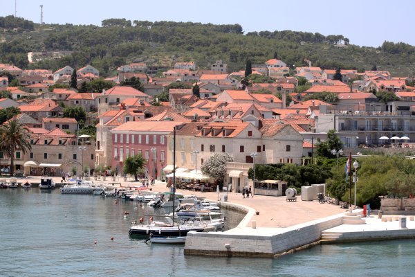 Centar Supetra. Stari vez za brodove.