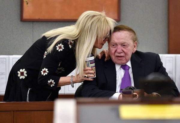 Miriam i Sheldon Adelson. Sheldon Adelson je poznati kockarski mogul iz Las Vegasa, a bio je i najveći pojedinačni donator Donalda Trumpa tijekom njegove kampanje