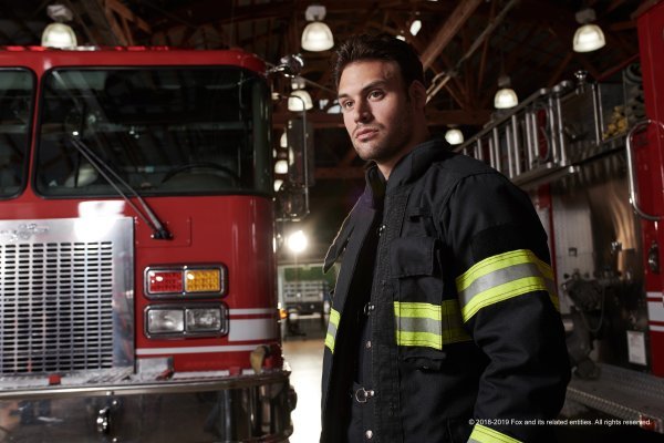 911-S2_01-Firetruck-Ryan-Guzman_0483_hires2