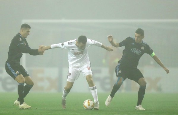 Arijan Ademi u duelu