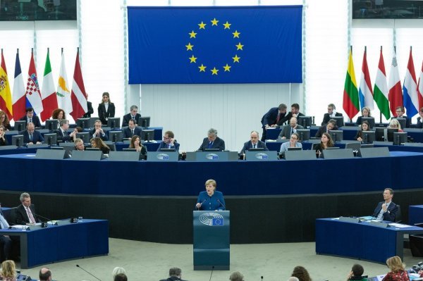 Angela Merkel je u Europskom parlamentu progovorila o potrebi formiranja zajedničke europske vojske