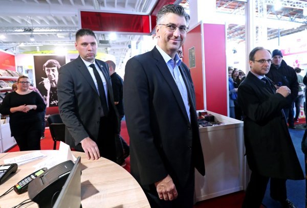 Premijer Plenković obišao Interliber 41. Međunarodni sajam knjiga i učila