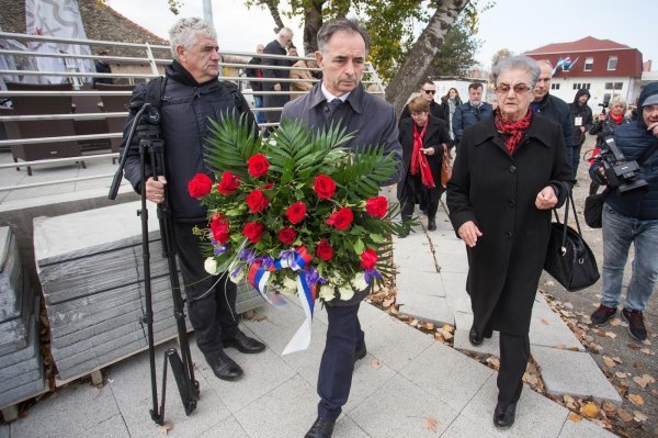Milorad Pupovac položio vijenac u rijeku Dunav