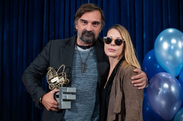 Leon Lučev i Debora Kara Unger