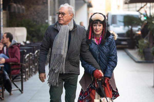 Geraldine Chaplin u pratnji supruga Patricia prošetala Cvjetnim trgom