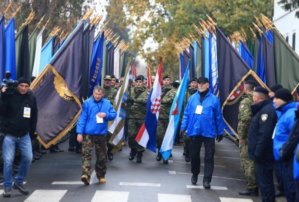 Križni put - Kolona sjećanja na putu prema Memorijalnom groblju